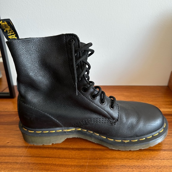 Dr. Martens 1460 Pascal Boot, size 8 - Picture 6 of 8